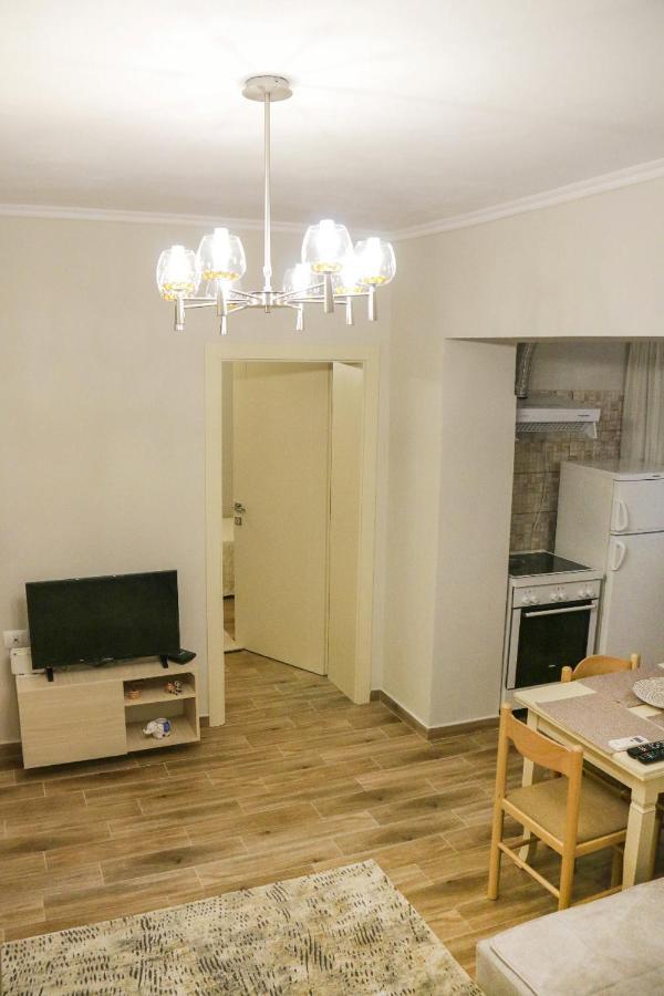 New Bazaar Arben'S Apartment Тирана Екстер'єр фото