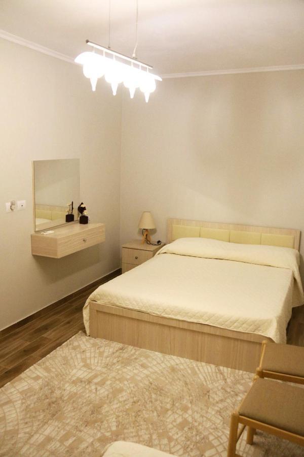 New Bazaar Arben'S Apartment Тирана Екстер'єр фото