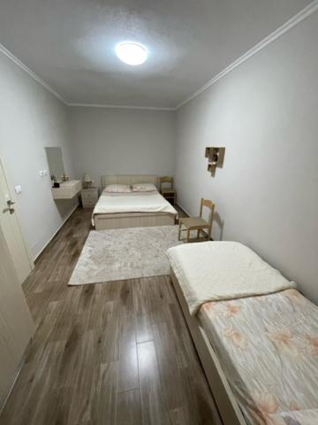 New Bazaar Arben'S Apartment Тирана Екстер'єр фото